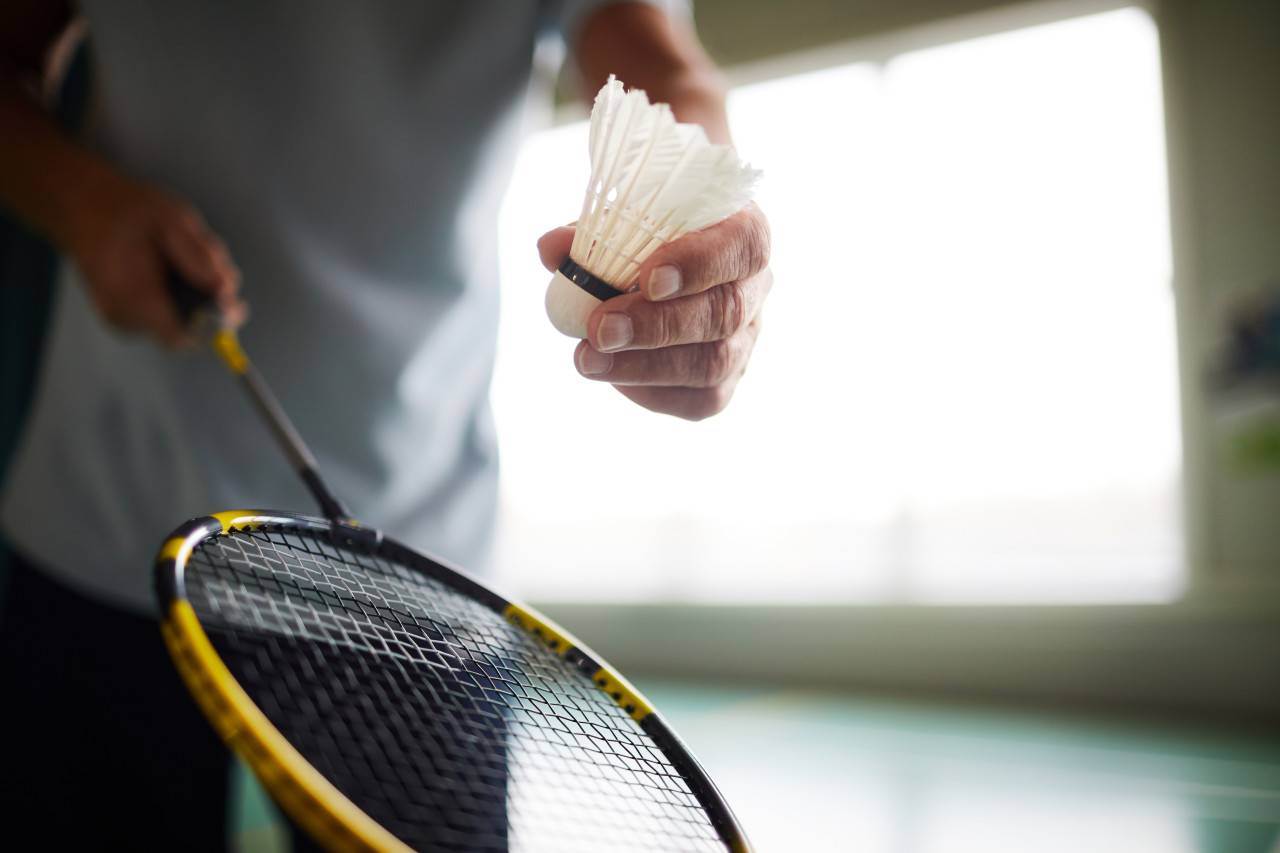 Badminton Aufschlag
